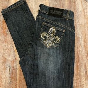 Great pair of Dereon Jeans.